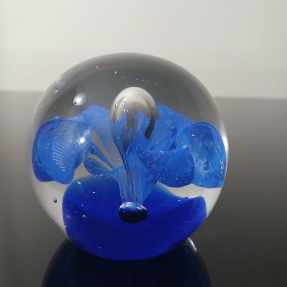 Blue Flower paperweight - Picture 4 of 5